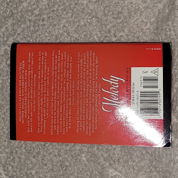 Book 📖 Melody by V.C. Andrews - Picture 2 of 3